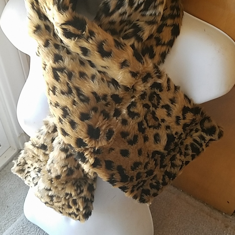 LEOPARD PULL-THROUGH SCARF/STOLE